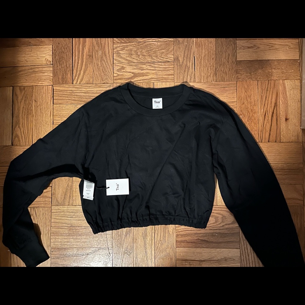 Aritzia TNA Baxter black longsleeve cropped shirt